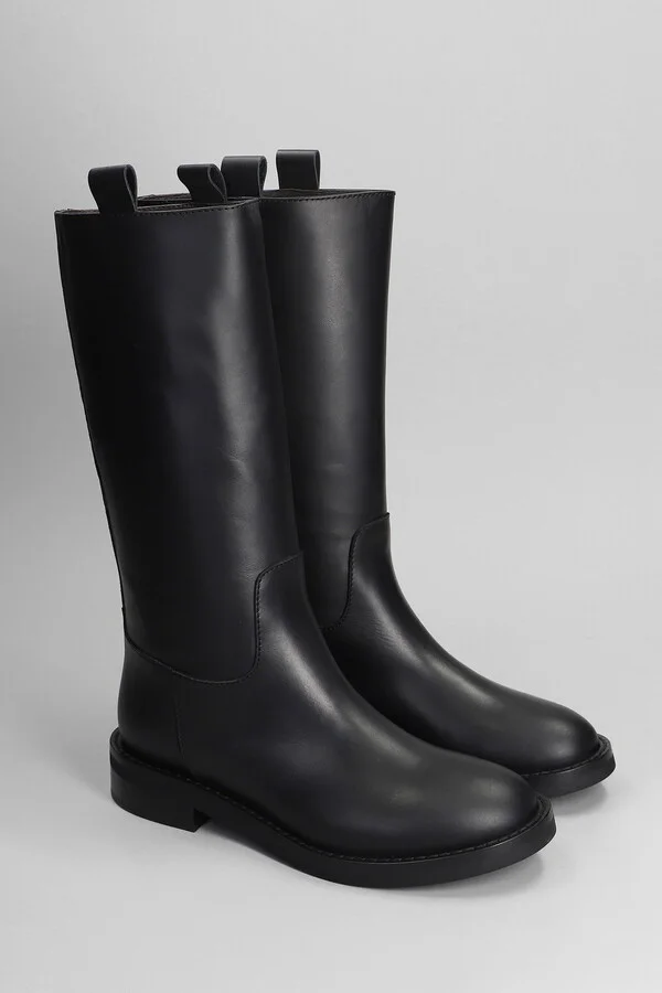 Low Heels Ankle Boots In Black Leather - Image 2