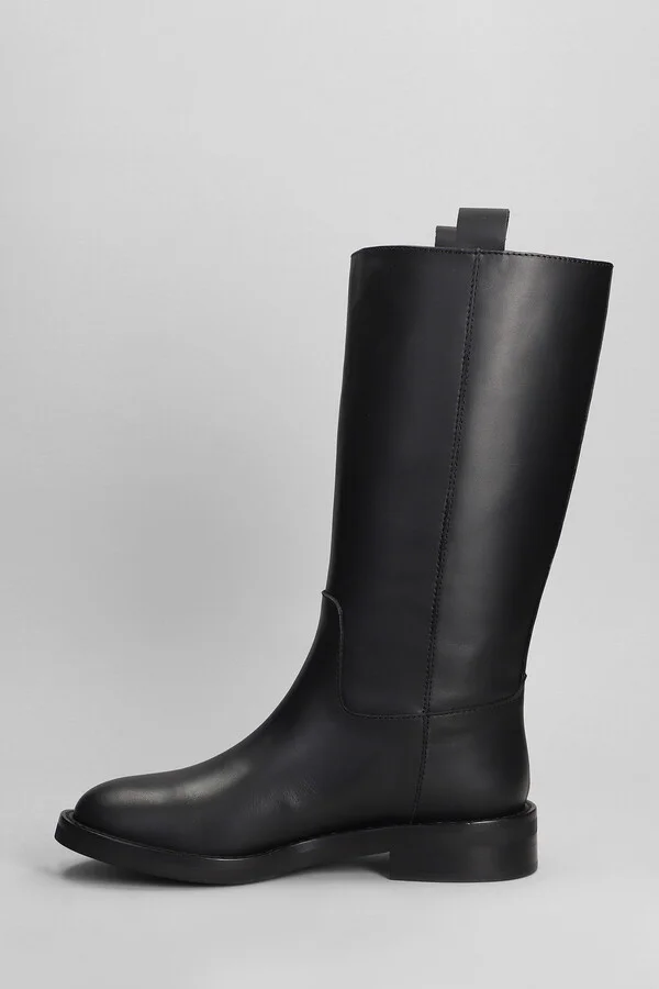 Low Heels Ankle Boots In Black Leather - Image 3