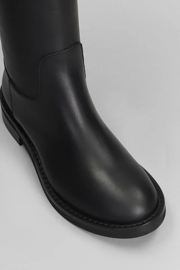 Low Heels Ankle Boots In Black Leather - Image 5