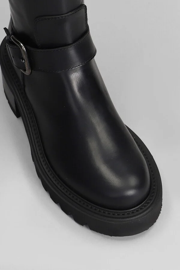 Low Heels Ankle Boots In Black Leather - Image 5