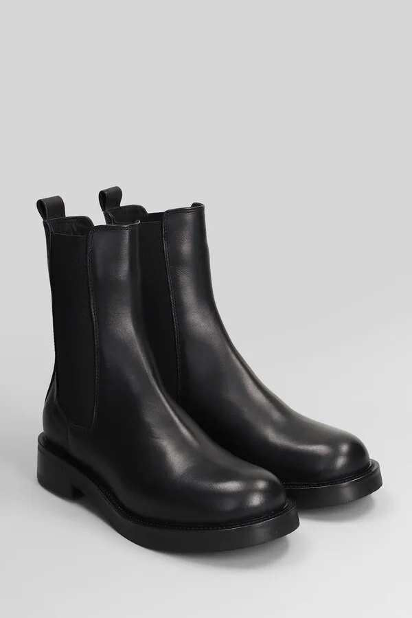 Low Heels Ankle Boots In Black Leather - Image 2