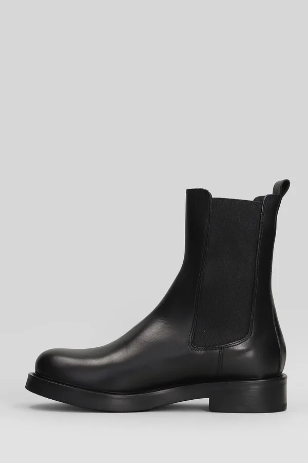 Low Heels Ankle Boots In Black Leather - Image 3