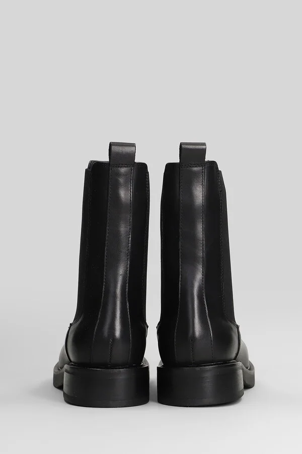 Low Heels Ankle Boots In Black Leather - Image 4