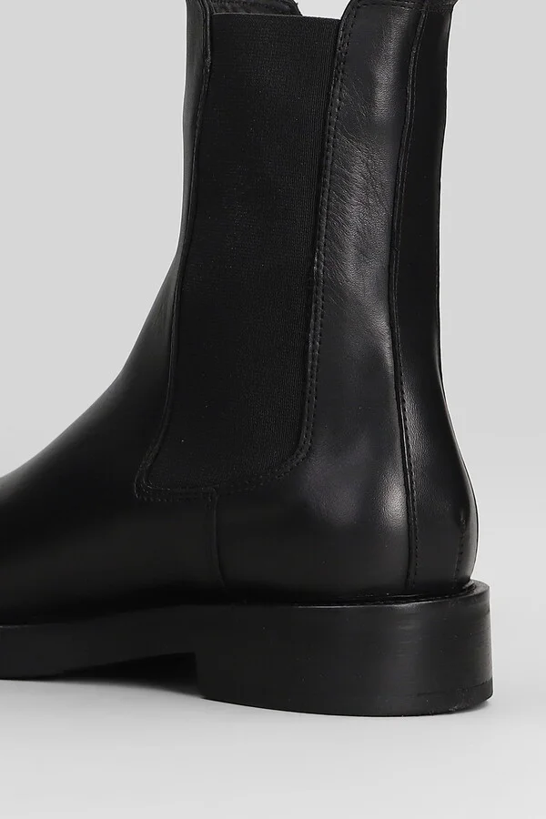 Low Heels Ankle Boots In Black Leather - Image 5