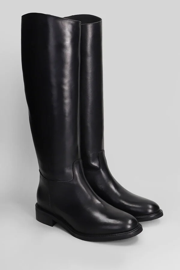 Low Heels Boots In Black Leather - Image 2