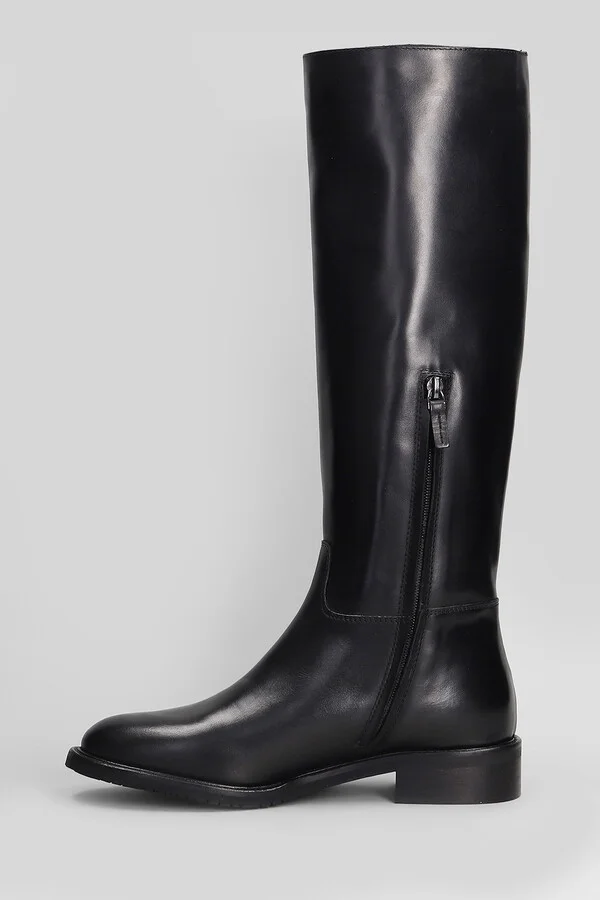 Low Heels Boots In Black Leather - Image 3
