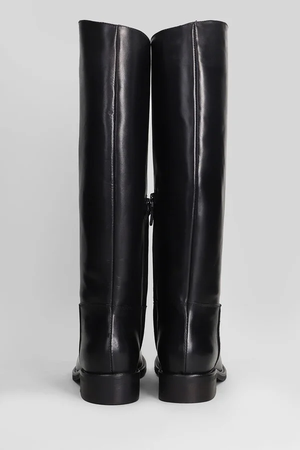 Low Heels Boots In Black Leather - Image 4