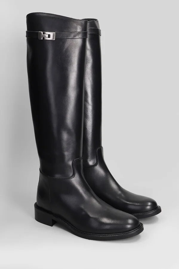 Low Heels Boots In Black Leather - Image 2