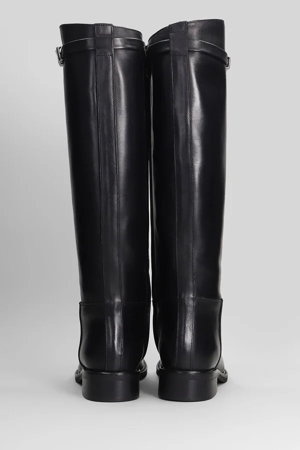 Low Heels Boots In Black Leather - Image 4