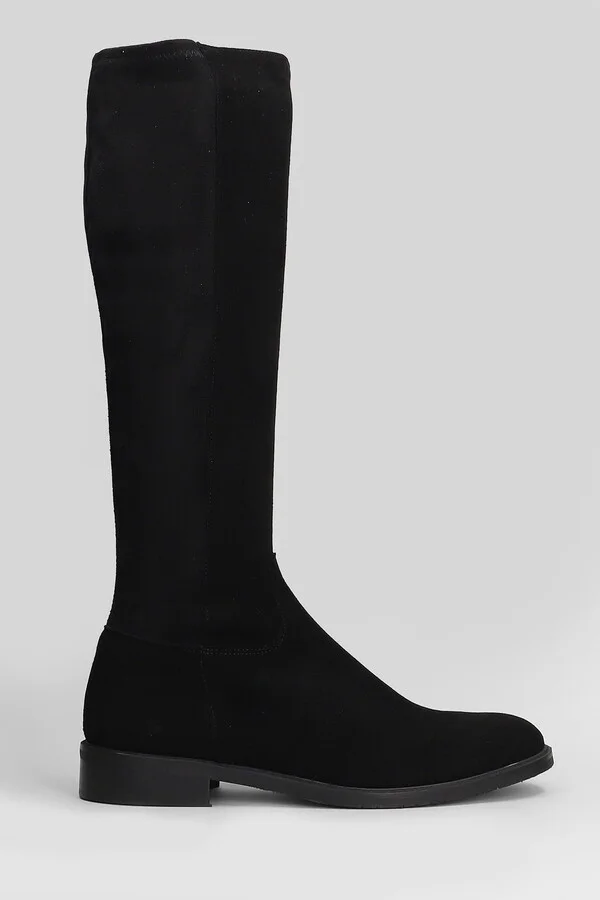 Low Heels Boots In Black Suede