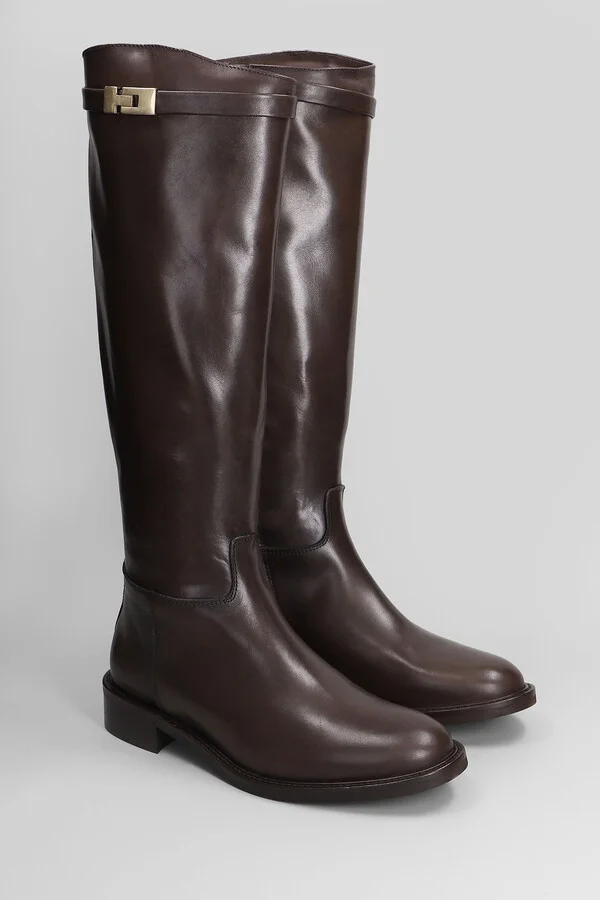 Low Heels Boots In Dark Brown Leather - Image 2