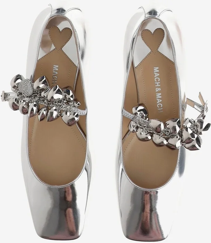 Low Shoe With Metallic Decoration - Image 2