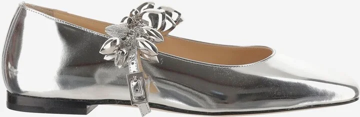 Low Shoe With Metallic Decoration