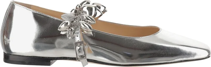 Low Shoe With Metallic Decoration
