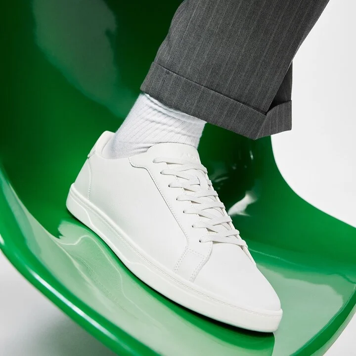 Low top sneaker - Image 9