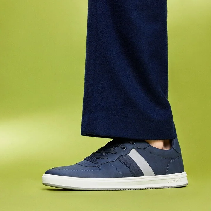 Low top sneaker - Image 8
