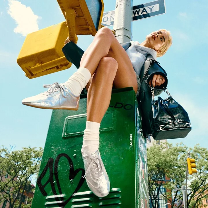 Low top sneaker - Image 2