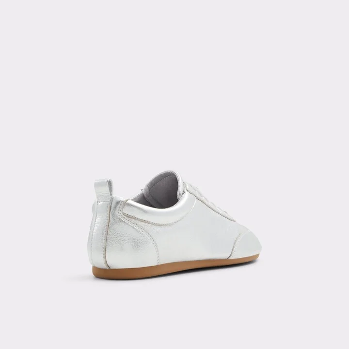 Low top sneaker - Image 4