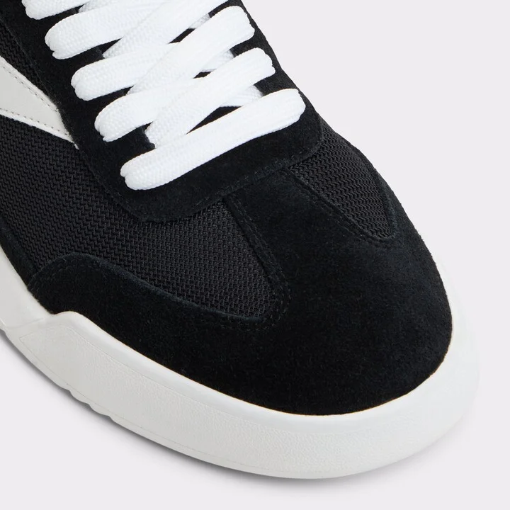 Low top sneaker - Image 5