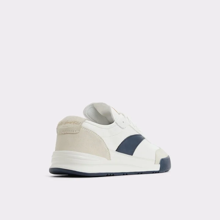 Low top sneaker - Image 2