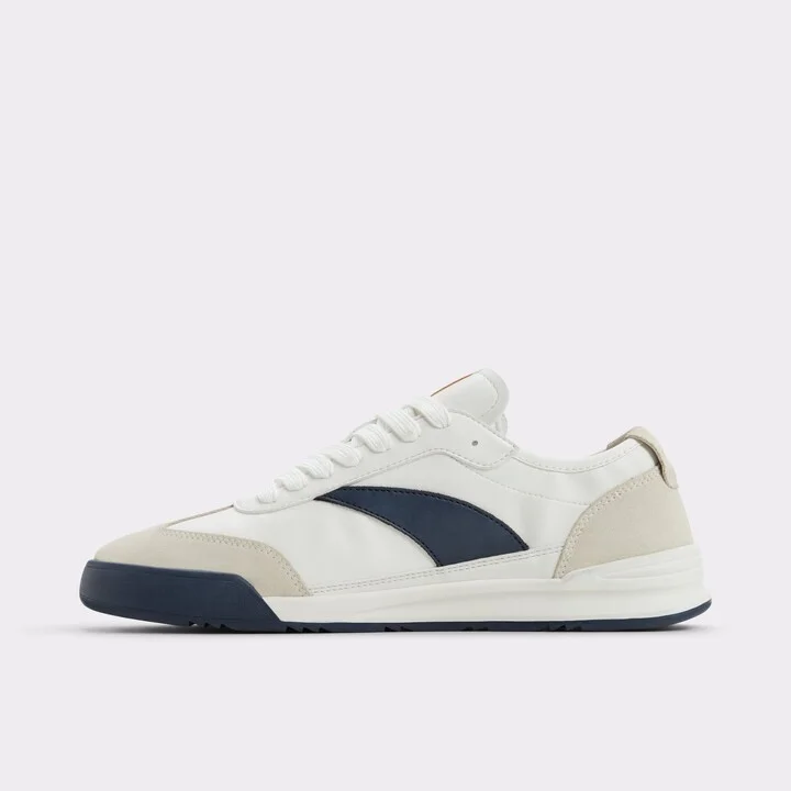 Low top sneaker - Image 3