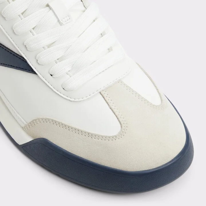Low top sneaker - Image 5