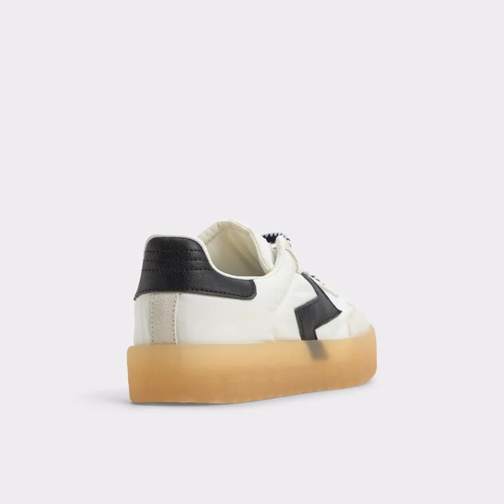 Low top sneaker - Image 2