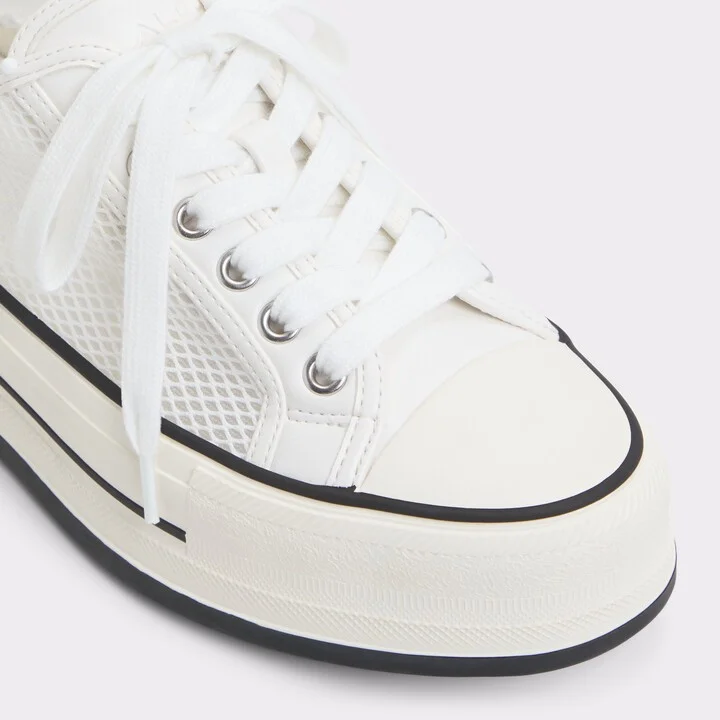 Low top sneaker - Image 5