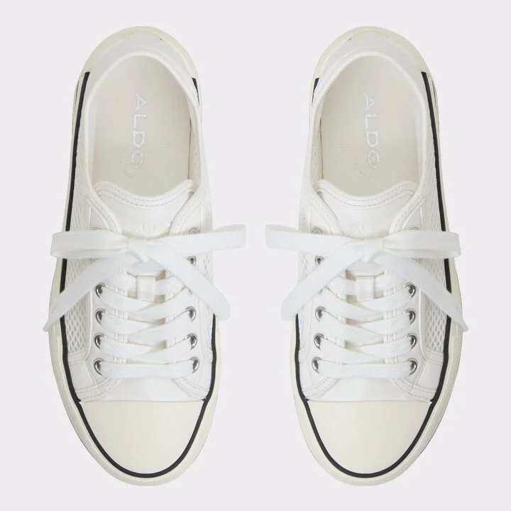 Low top sneaker - Image 6