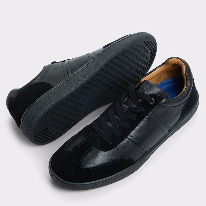 Low top sneaker - Image 2
