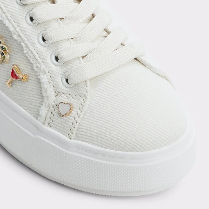 Low top sneaker - Image 5