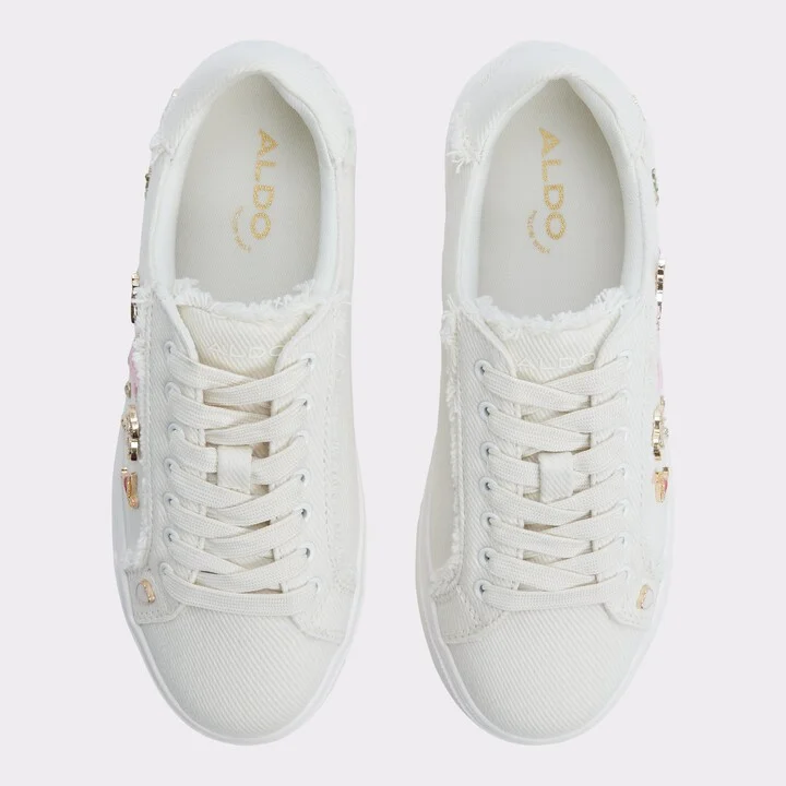 Low top sneaker - Image 6