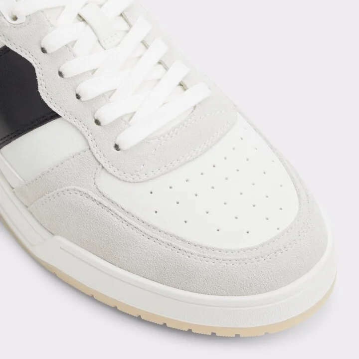 Low top sneaker - Image 5