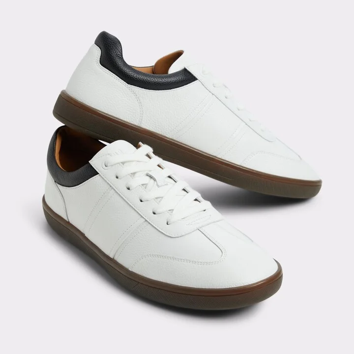 Low top sneaker - Image 2
