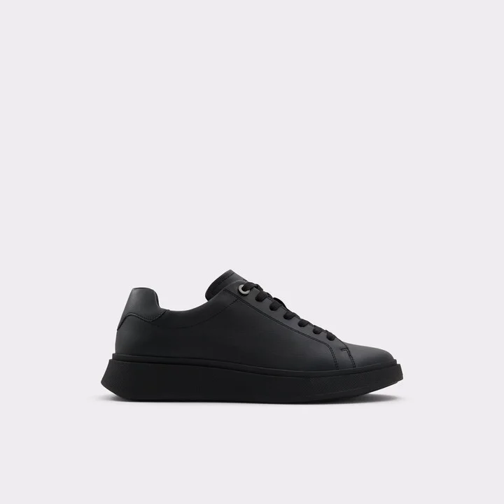 Low top sneaker