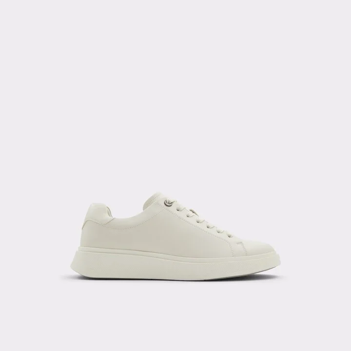 Low top sneaker