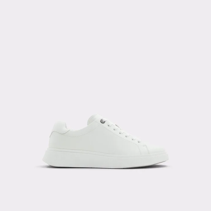 Low top sneaker