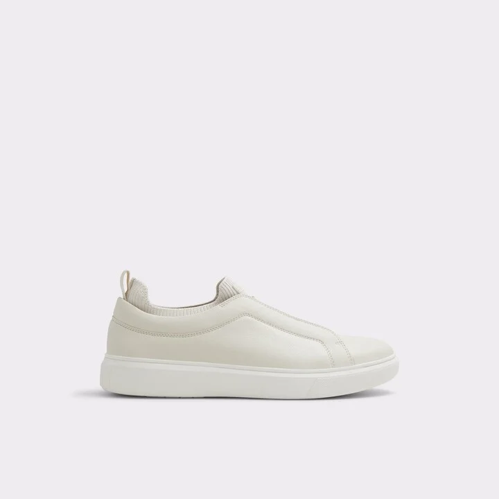 Low top sneaker