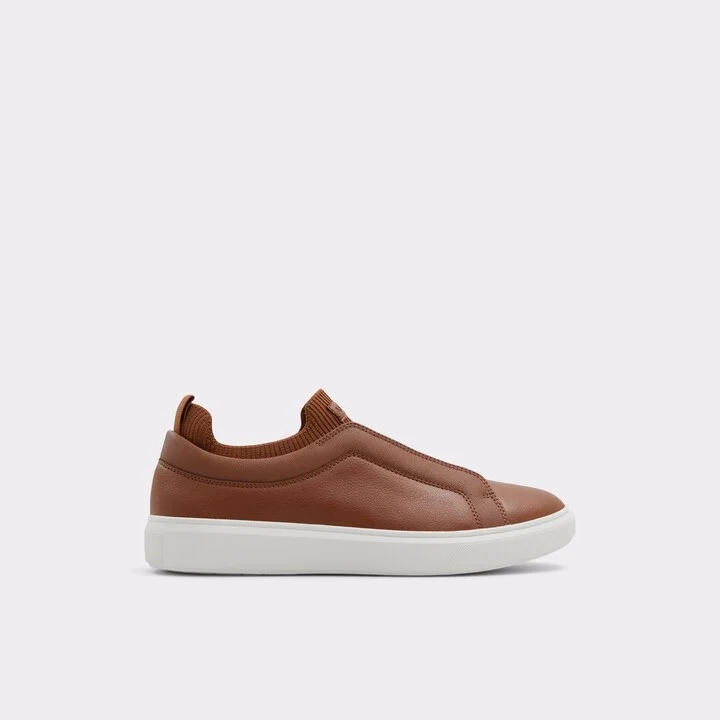 Low top sneaker
