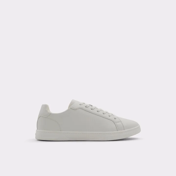 Low top sneaker