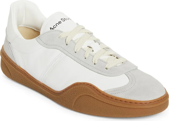 Low Top Sneaker