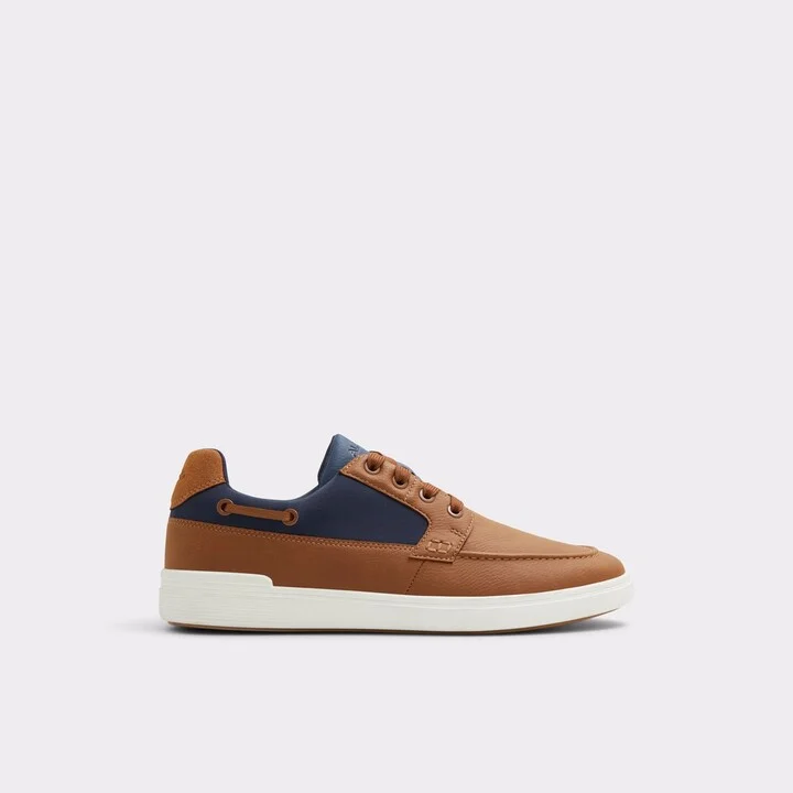 Low top sneaker