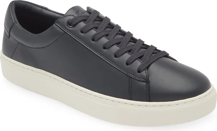 Low Top Sneaker