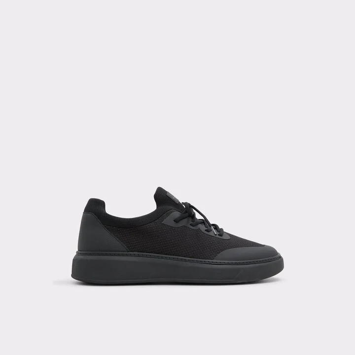 Low top sneaker