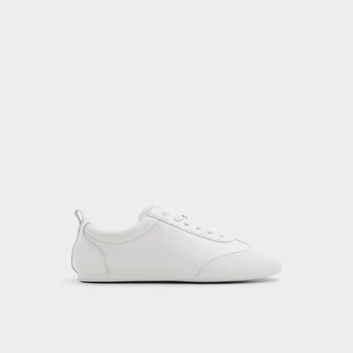 Low top sneaker