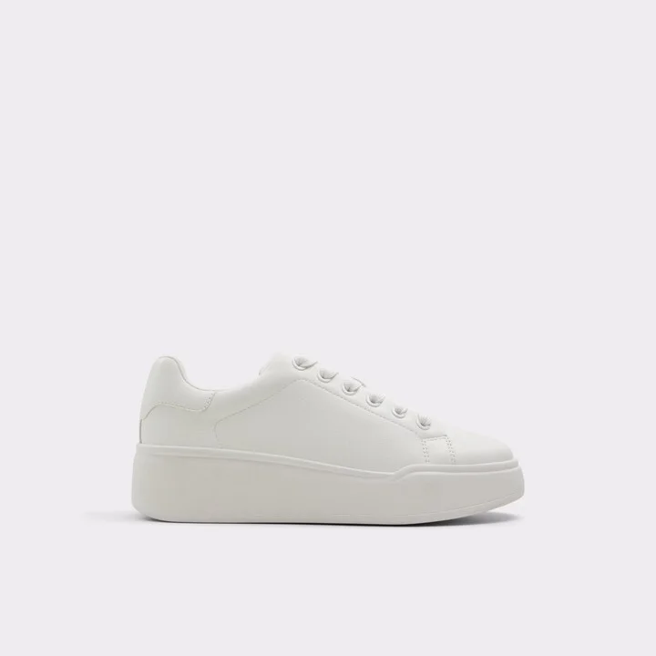 Low top sneaker