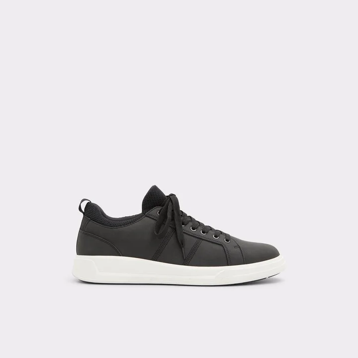 Low top sneaker