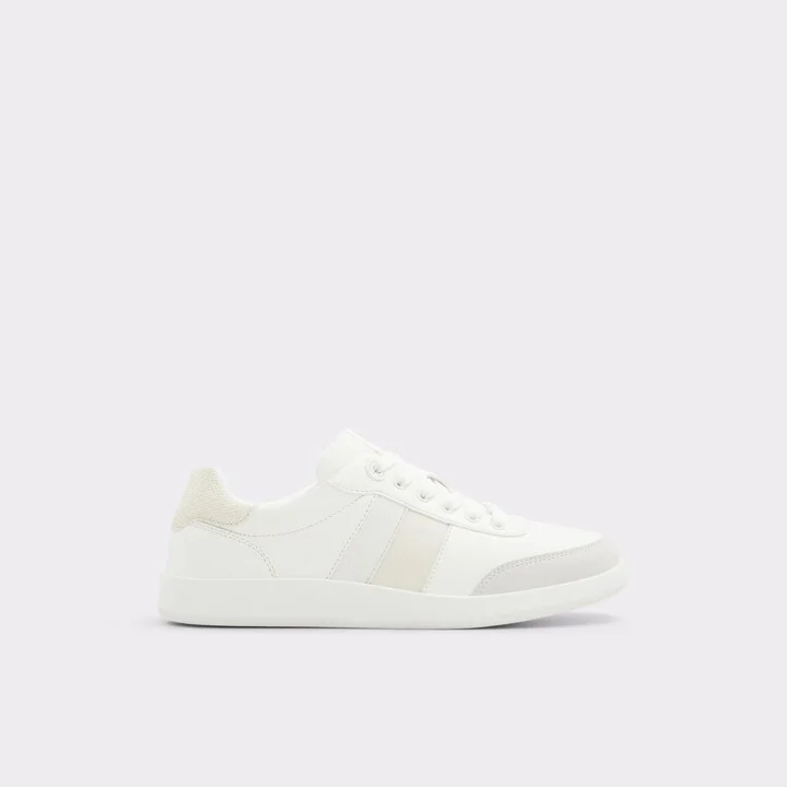 Low top sneaker
