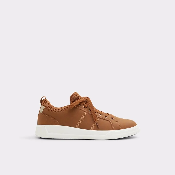 Low top sneaker