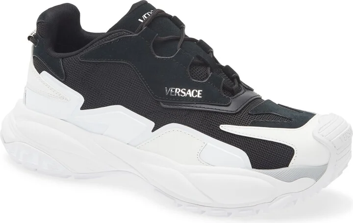 Low Top Sneaker